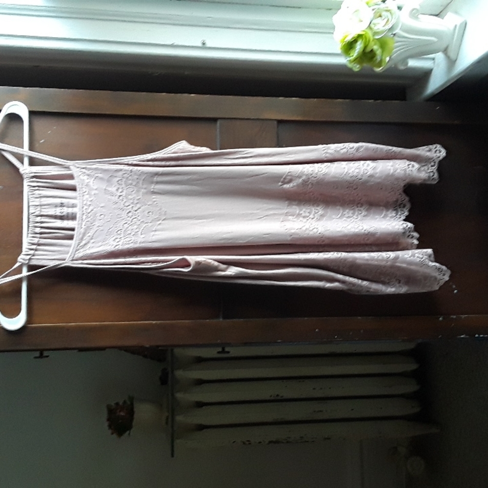 Torrid pink blush size 1 shark bite hem lace tank top